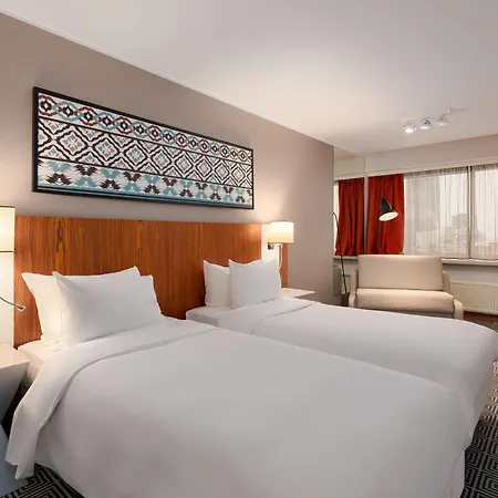 Готель Radisson Blu Oluempia